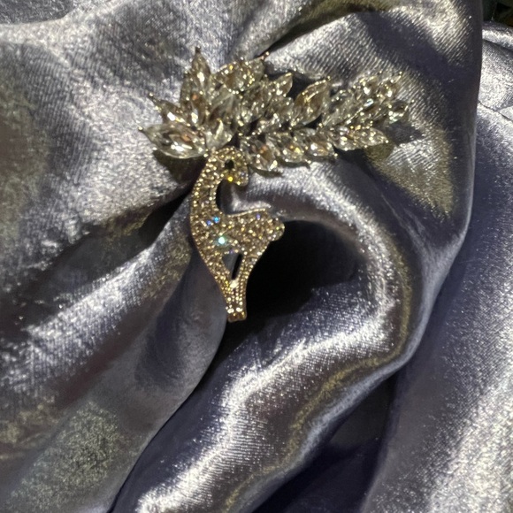 NWOT silver and crystal reindeer brooch - Picture 4 of 5